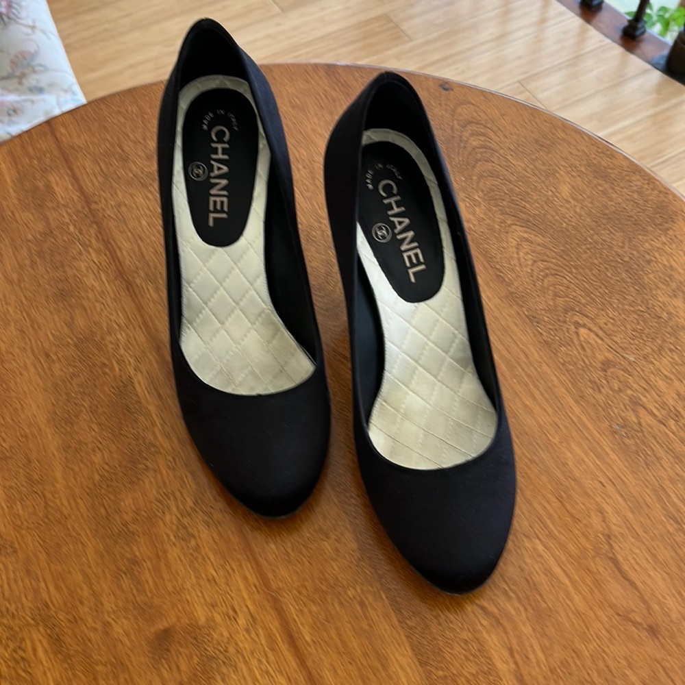Chanel satin evening pumps